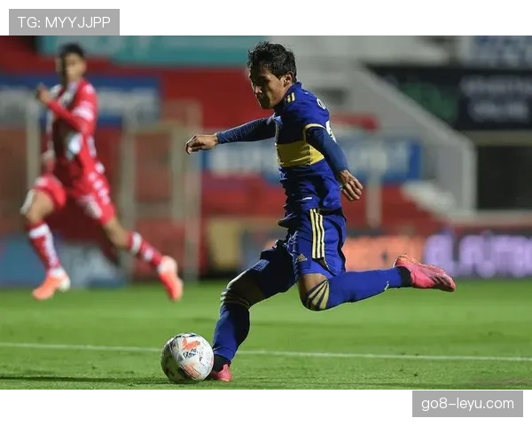 诺伊尔携手队友默契配合，助球队斩获关键胜利状态回升