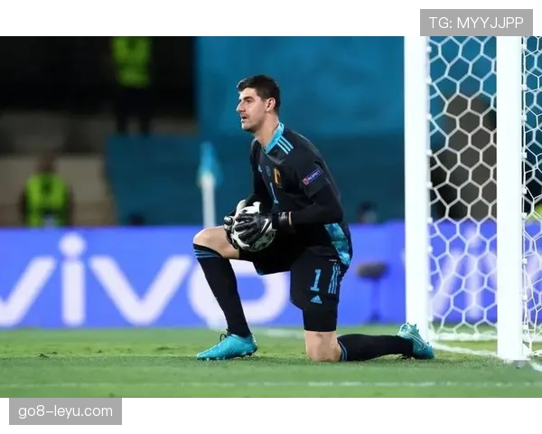 库尔图瓦再创神迹：零封纪录刷新，稳健表现引领球队前行