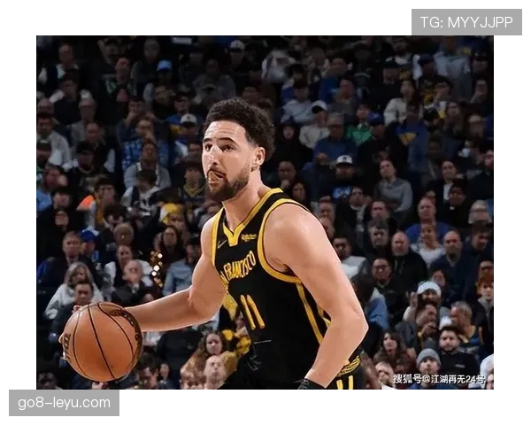 戴维斯精彩表现助力球队逆转，表现稳健提升比赛影响力