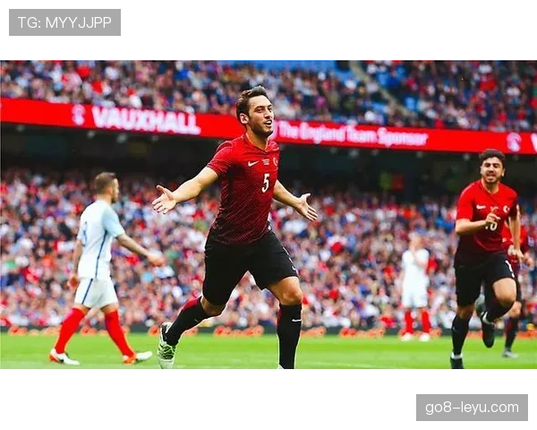 德容与厄德高中场创造力结构对比分析