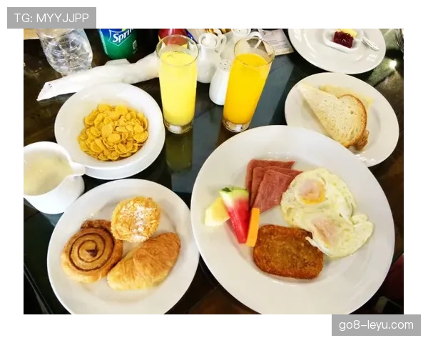 朱雪莹随手晒早餐，盘子比我衣柜值钱，这日常想骂人