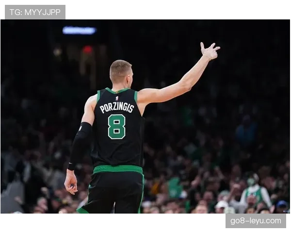 卡里姆·阿布杜尔-贾巴尔高效背身单打砍下持续得分拉开内线差距